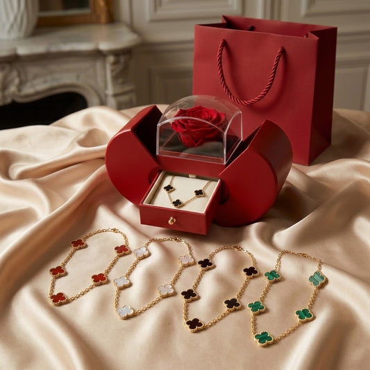 Rosa eterna en caja regalo con el collar Trébol de la Suerte en sus 5 colores
