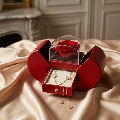 Rosa eterna con collar Trébol blanco nácar en el cajón